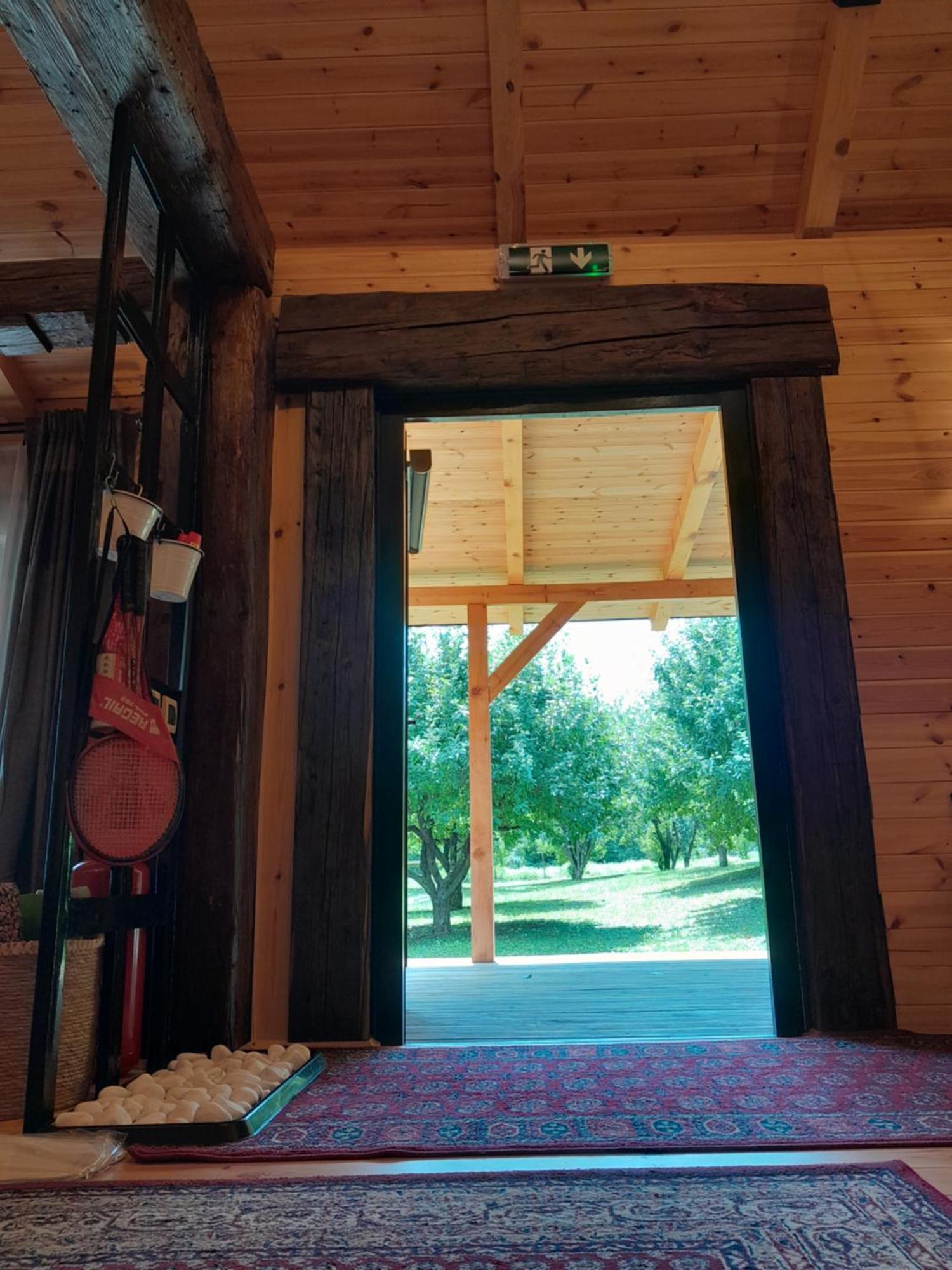 Вилла Nica Wood Sremska Kamenica Экстерьер фото